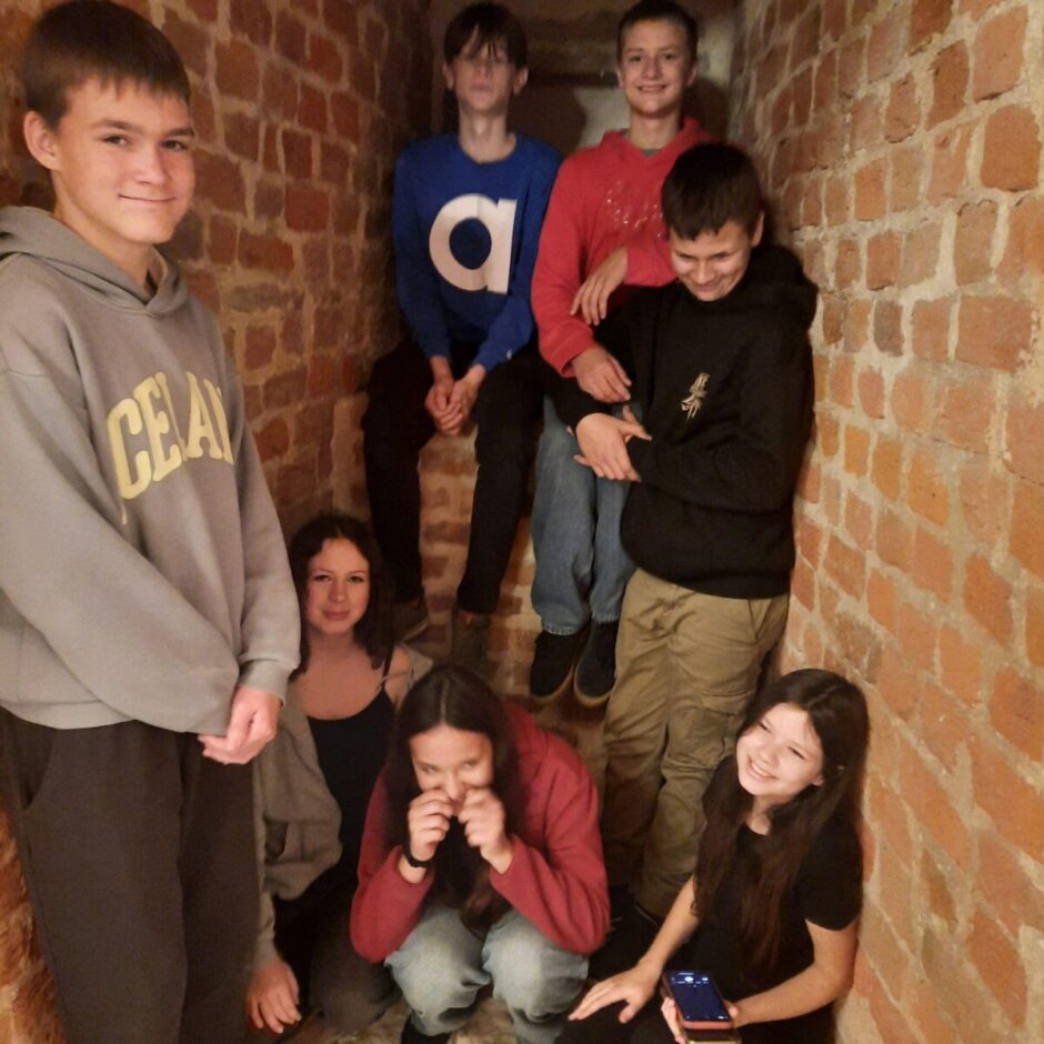 Skolēni apmeklē Rīgas pili