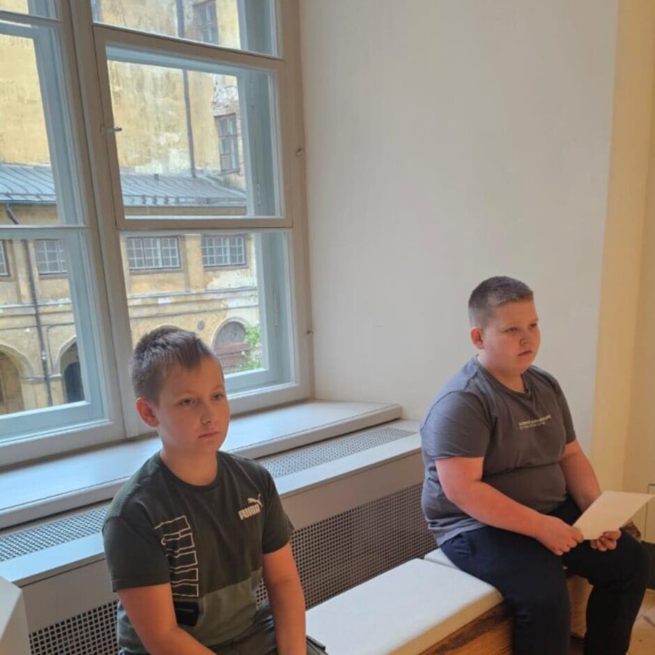 Skolēni apmeklē Rīgas pili