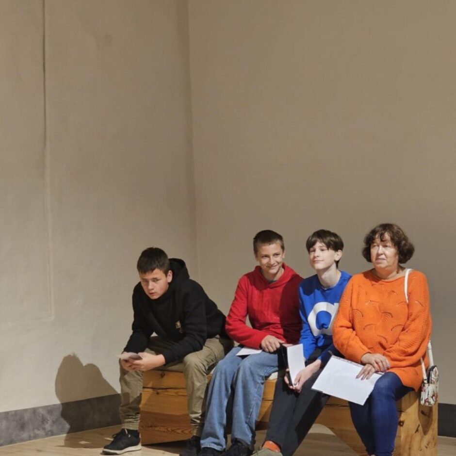 Skolēni apmeklē Rīgas pili