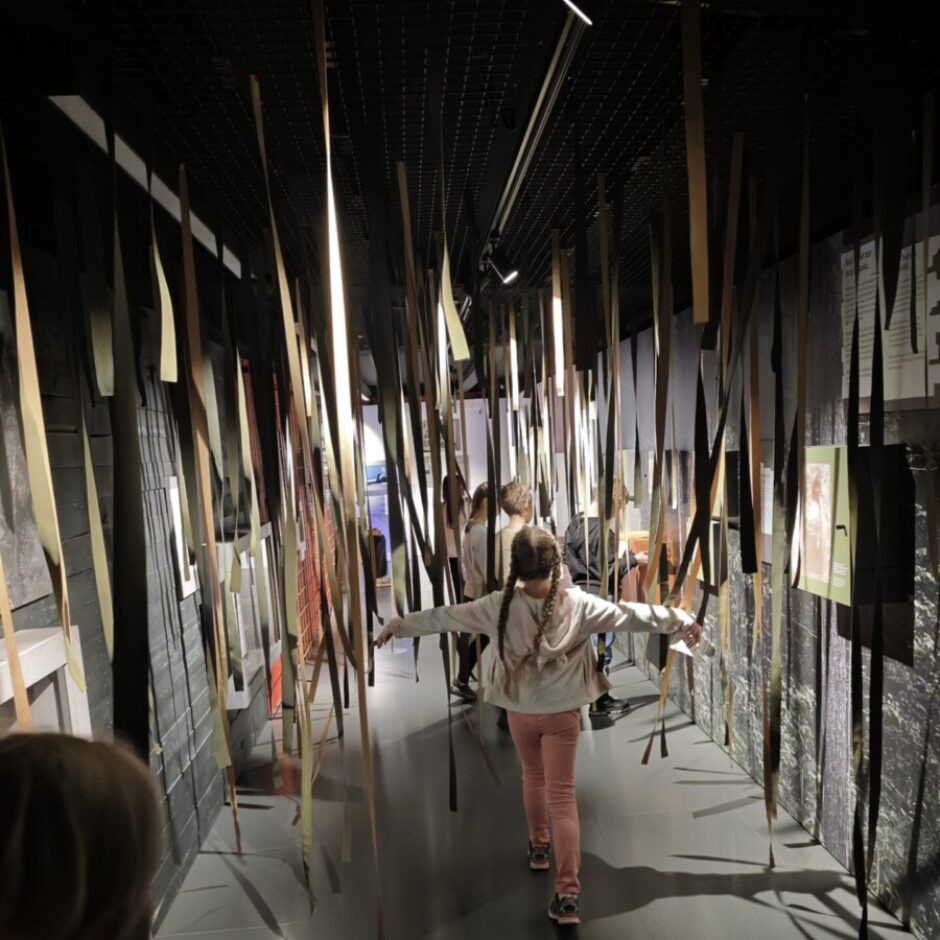 Leļļu teātra izrāde