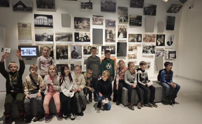 Leļļu teātra izrāde