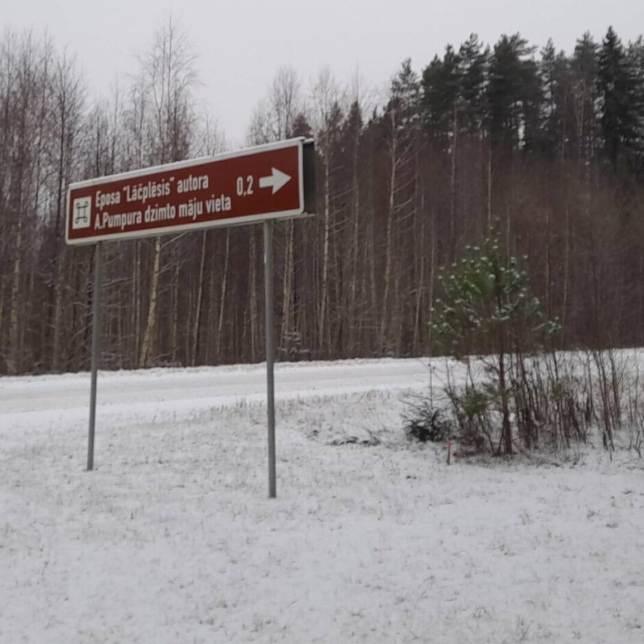 9.klase pie A.Pumpura piemiņas vietas