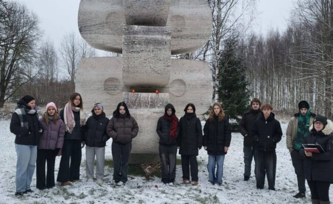 9.klase pie A.Pumpura piemiņas vietas