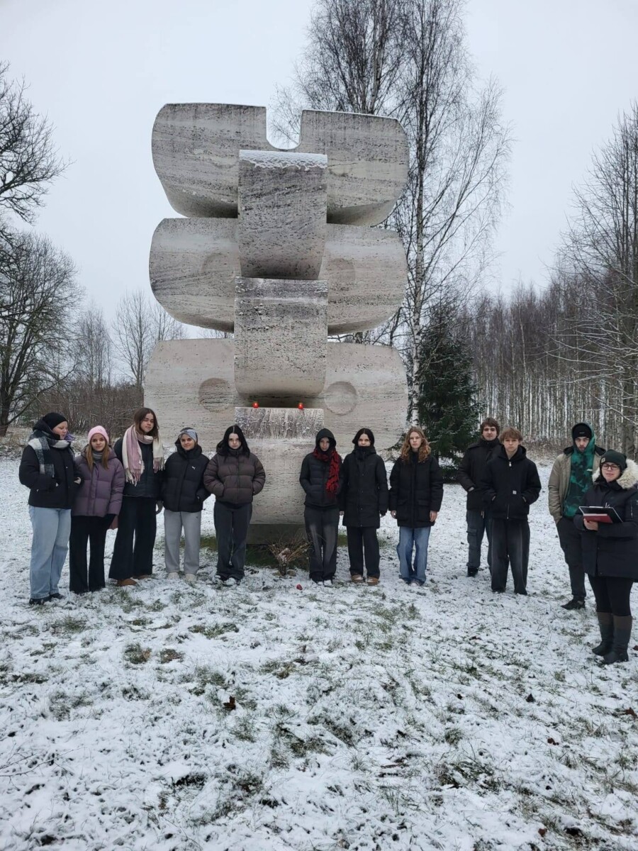 9.klase pie A.Pumpura piemiņas vietas