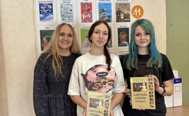 8.klases skolnieces Latviešu valodas olimpiādē