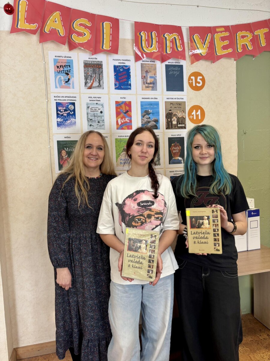8.klases skolnieces Latviešu valodas olimpiādē